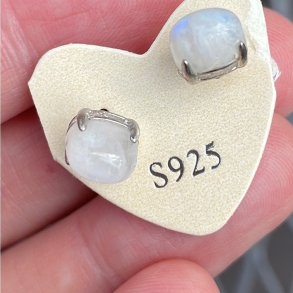 Genuine moonstone .925 studs - Picture 13 of 16